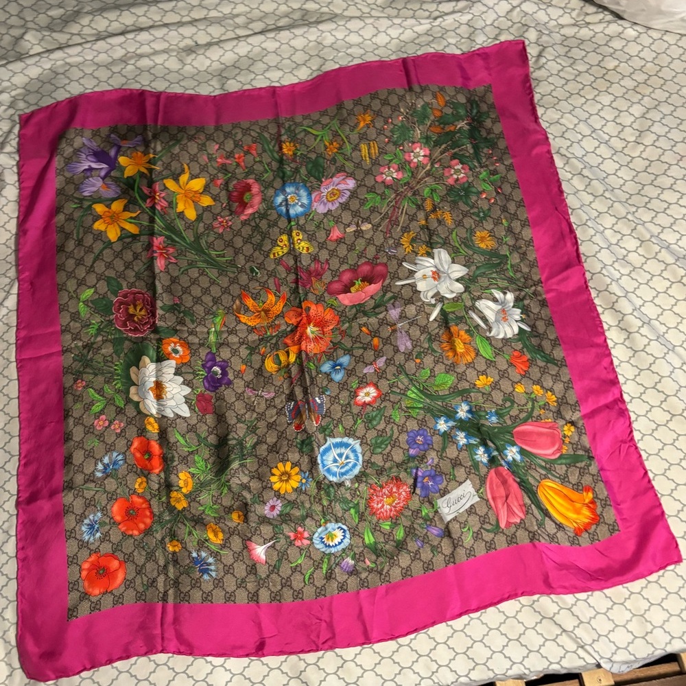 Gucci GG FLORA PRINT SILK SCARF